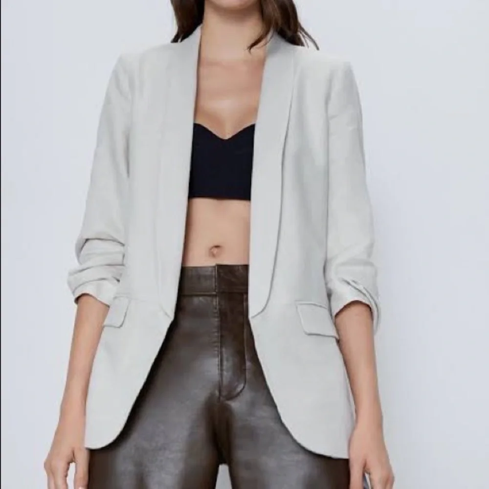 Zara Linen Blazer as seen on Janhvi Kapoor - Picture 4 of 7